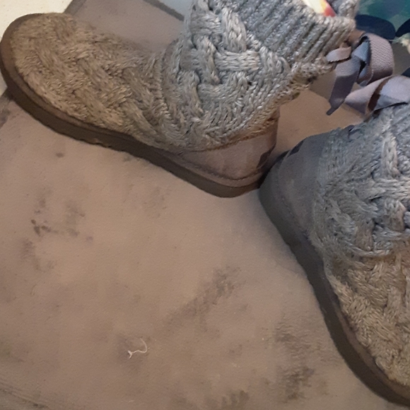 UGG Bundle - Picture 4 of 6